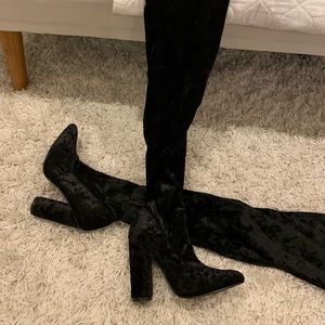 Beautiful thigh high suede black boots
